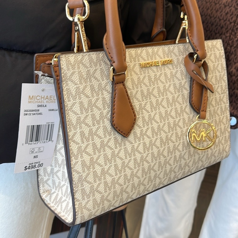 Michael Kors Small Signature Sheila Satchel Crossbody
Vanilla 
NWT - Picture 13 of 16